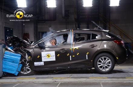Những mẫu xe nào đạt 5 sao về an toàn của châu Âu? - 4 Mazda3